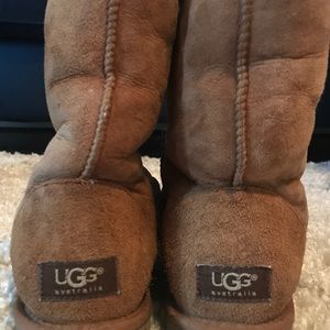 UGG Women's Classic Genuine Shearling Lined Boot